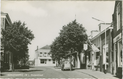 SKW-P-24 Serooskerke (W.), Dorpsstraat. De Dorpsstraat (thans Torenstraat) te Serooskerke (Walcheren)