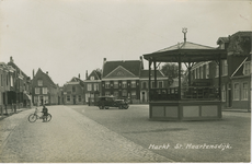 SMD-26 St. Maartensdijk, Markt. De Markt te Sint Maartensdijk met de muziektent en het gemeentehuis