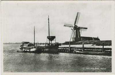 SPL-P-13 St. Philipsland, Molen. De haven en molen De Hoop aan de Oostdijk te Sint Philipsland