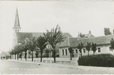SPR-P-2 Sprundel, R.K. Kerk en Meisjesschool. De Rooms-katholieke kerk en meisjesschool aan de Hertogstraat te Sprundel