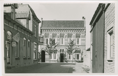 STA-11 Stavenisse, Gemeentehuis. Het Gemeentehuis aan de Voorstraat te Stavenisse