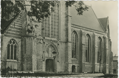 THO-P-7 Tholen, Ned. Herv. Kerk. De Nederlandse Hervormde kerk aan het Kerkplein te Tholen