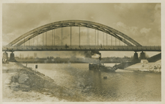 TRH-13 Verkeersbrug Terheijden-Breda. De in 1936 aangelegde boogbrug over het Markkanaal bij Terheijden