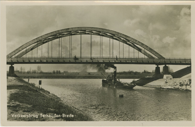 TRH-P-15 Verkeersbrug Terheijden-Breda. De in 1936 aangelegde boogbrug over het Markkanaal bij Terheijden