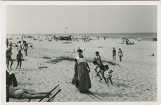 VRO-167 Vrouwenpolder, Strandleven. Strand bij Vrouwenpolder