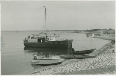 VRO-184 Vrouwenpolder, Veerse Meer. Het strandje van Vrouwenpolder aan het Veerse Meer