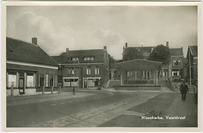WKN-P-45 Wissekerke, Voorstraat. De Voorstraat te Wissenkerke