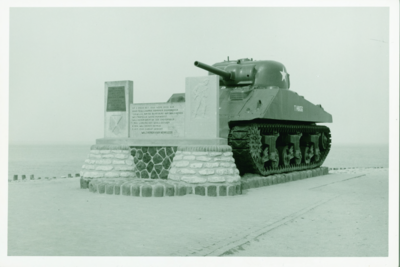 WKP-30 Westkapelle, Landingsmonument. Landingsmonument op de zeedijk te Westkapelle