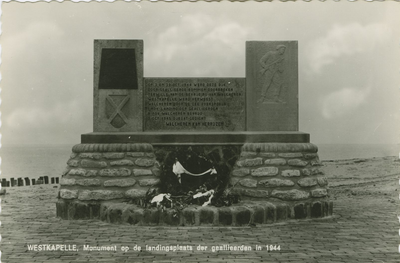 WKP-P-29 Westkapelle, Monument op de landingsplaats der geallieerden in 1944. Landingsmonument op de zeedijk te Westkapelle
