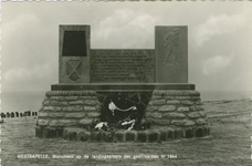 WKP-P-29 Westkapelle, Monument op de landingsplaats der geallieerden in 1944. Landingsmonument op de zeedijk te Westkapelle