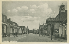 WKP-P-41 Zuidstraat, Westkapelle. De Zuidstraat te Westkapelle met rechts het voormalige gemeentehuis