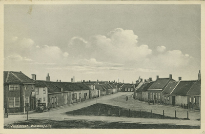 WKP-P-42 Zuidstraat, Westkapelle. De Zuidstraat te Westkapelle met links het Kasteel van Batavia , gezien vanaf de dijk