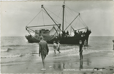 WKP-P-93 Westkapelle, Vissersboot op Zee. De vissersboot NZ18 op de zee bij Westkapelle