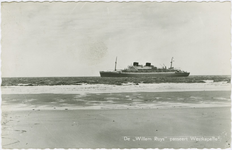 WKP-P-94 De Willem Ruys passeert Westkapelle. Het passagierschip Willem Ruys op de zee bij Westkapelle