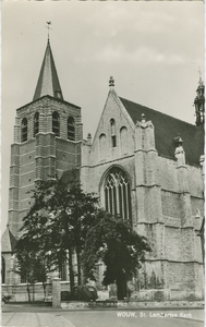 WOU-P-4 Wouw, St. Lambertus Kerk. De Rooms-katholieke Sint Lambertuskerk aan het Torenplein te Wouw