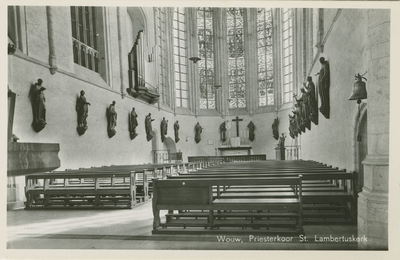 WOU-P-9 Wouw, Priesterkoor St. Lambertuskerk. Priesterkoor in de Rooms-katholieke Sint Lambertuskerk aan het Torenplein ...