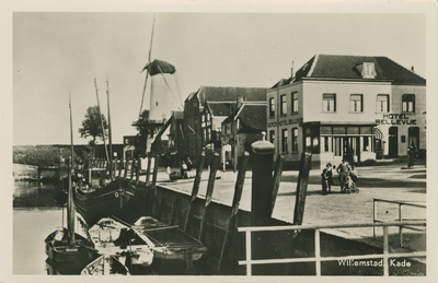 WST-P-3 Willemstad, Kade. De Benedenkade te Willemstad
