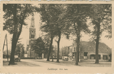 ZDD-P-2 Zuiddorpe, R.K. Kerk. Het Dorpsplein te Zuiddorpe met de Rooms-katholieke kerk. De auto links met kenteken ...