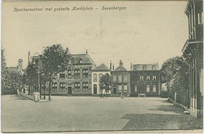 ZEV-P-2 Openbareschool met gedeelte Marktplein - Zevenbergen. De openbare school aan de Markt te Zevenbergen