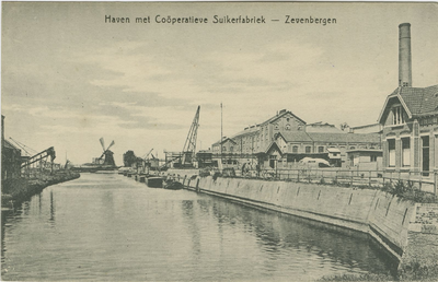 ZEV-P-5 Haven met Coöperatieve Suikerfabriek - Zevenbergen. De haven met de Coöperatieve Suikerfabriek te Zevenbergen