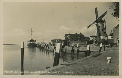 ZIE-P-28 Molen De Haas en aanlegplaats Prov. Boot Zierikzee. Molen De Haas en de haven met de aanlegsteiger van de ...