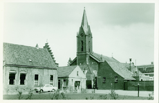 ZON-24 Zonnemaire, Van der Bijlstraat. De I.M. van der Bijlstraat te Zonnemaire en de Nederlandse Hervormde kerk