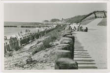 ZOU-128 Zoutelande, Strandgezicht. Het Westerstrand gezien vanaf de dijk bij Zoutelande