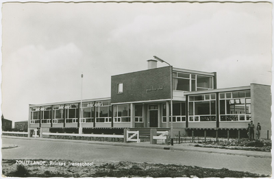 ZOU-P-18 Zoutelande, Prinses Ireneschool. De Prinses Irene school aan de Nieuwstraat te Zoutelande