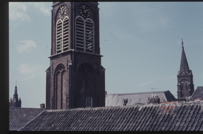 OT-14-8 Drie torens te Terneuzen. Links de Willibrordustoren, rechts de toren van de Nederlandse Hervormde kerk en ...