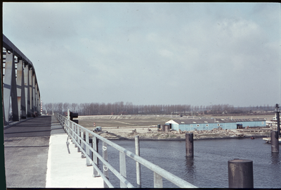 OT-148 De brug over het Kanaal van Gent naar Terneuzen te Sluiskil