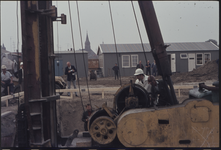 OT-476 Het slaan van de eerste paal voor het nieuwe Stadhuis aan het Oostelijk Bolwerk te Terneuzen door burgemeester ...