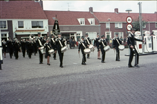 11-DIA De fanfare Oefening Kweekt Kunst uit Westkapelle een marsconcours op de Markt te Westkapelle