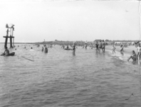 126 NFR Strandplezier op het strand bij Westkapelle.