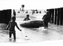 159 NFR Strandplezier op het strand bij Westkapelle.