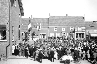 232 NFR Herdenkingsfeest van de bevrijding op de Markt te Westkapelle.