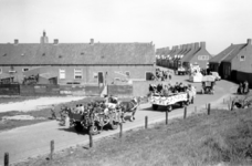 333 PH Optocht op de Achterweg te Westkapelle ter gelegenheid van het bevrijdingsfeest in 1955