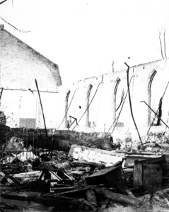 42 NFR Het door het bombardement vernielde kerkgebouw van de Hervormde Gemeente te Westkapelle.