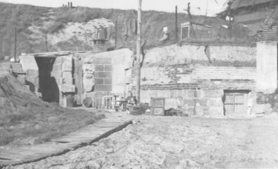 46 NFR Bewoonde bunker als noodwoning te Westkapelle.