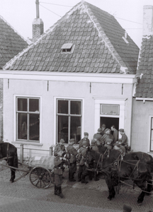 484 NFR De eerste Duitse militairen komen aan in Westkapelle.