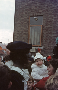 53-DIA Een Zwarte Piet tijdens de intocht van Sinterklaas in Westkapelle