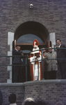 54-DIA Ontvangst van Sinterklaas op het gemeentehuis aan de Markt tijdens de intocht te Westkapelle