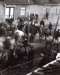 551 NFR Ringrijders met hun paarden tijdens de kermis te Westkapelle.