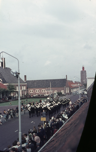 9-DIA De harmonie Ons Genoegen uit Vlissingen tijdens een marsconcours op de Markt te Westkapelle