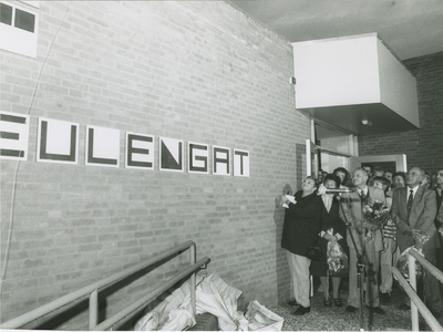 1036 Opening door wethouder A.E. Stahl-Hemelsoet (links) van welzijnscentrum 't Meulengat aan de Sint Elisabethlaan te ...