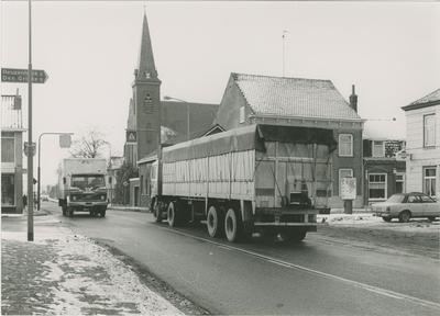 1136 Het Plein en de Terneuzensestraat met de Gereformeerde kerk te Zaamslag