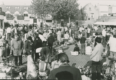 1486 Rommelmarkt tijdens de viering van Koninginnedag te Terneuzen