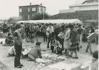 1509 Rommelmarkt te Terneuzen tijdens de viering van Koninginnedag