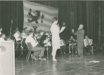 1578 Optreden van een orkest van gemeenteambtenaren tijdens de afscheidsavond van Burgemeester C. Ockeloen in het ...