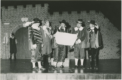 1806 Opvoering van het blijspel Terneuzen rond 1584 in het Zuidlandtheater tijdens de festiviteiten Terneuzen 400 jaar Stad 