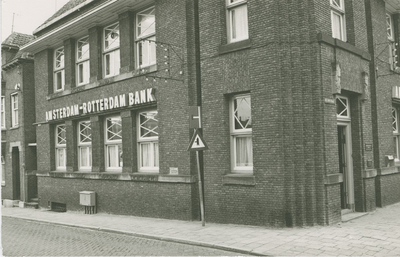 1962 De Amsterdam-Rotterdambank in de Nieuwstraat hoek Korte Kerkstraat te Terneuzen